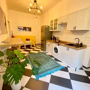 Hostal Topolove &